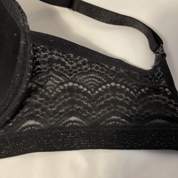 Victoria’s Secret black push up full coverage lace bra. 38DD - Picture 6 of 10